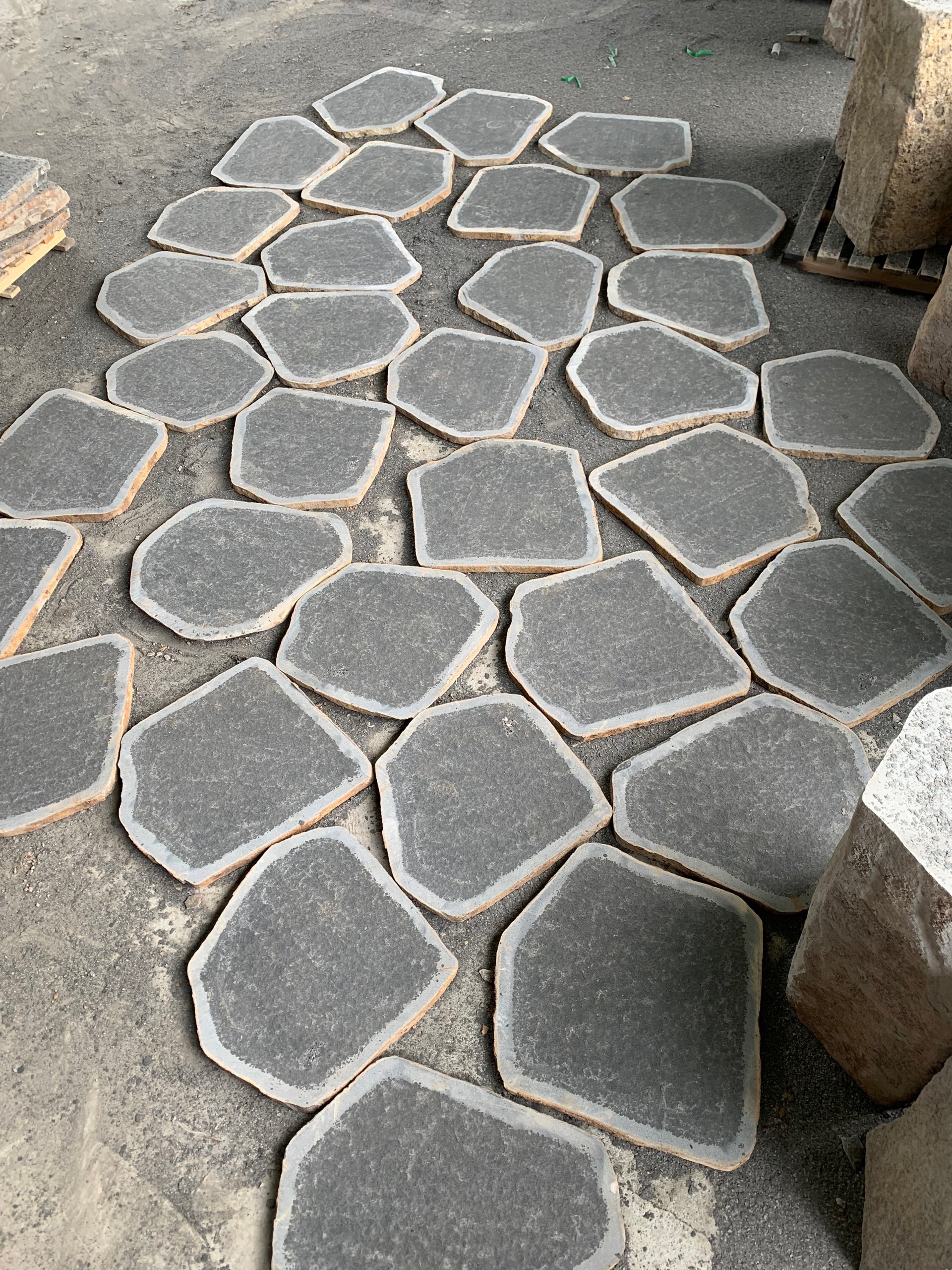 Đá bazan Bánh dầu ( bước dạo), giá tốt, đủ kích thước,